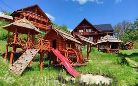 Дерев'яний котедж Казка